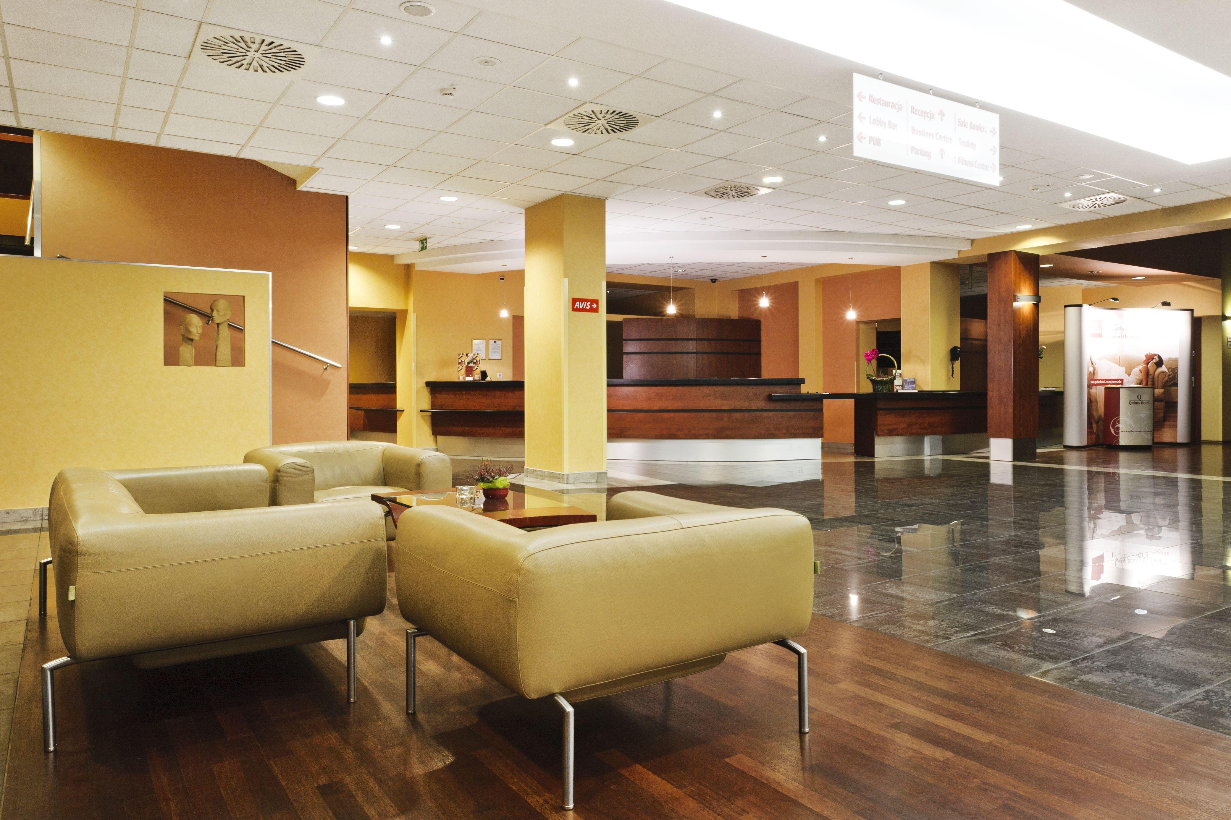 Qubus Hotel Legnica Extérieur photo