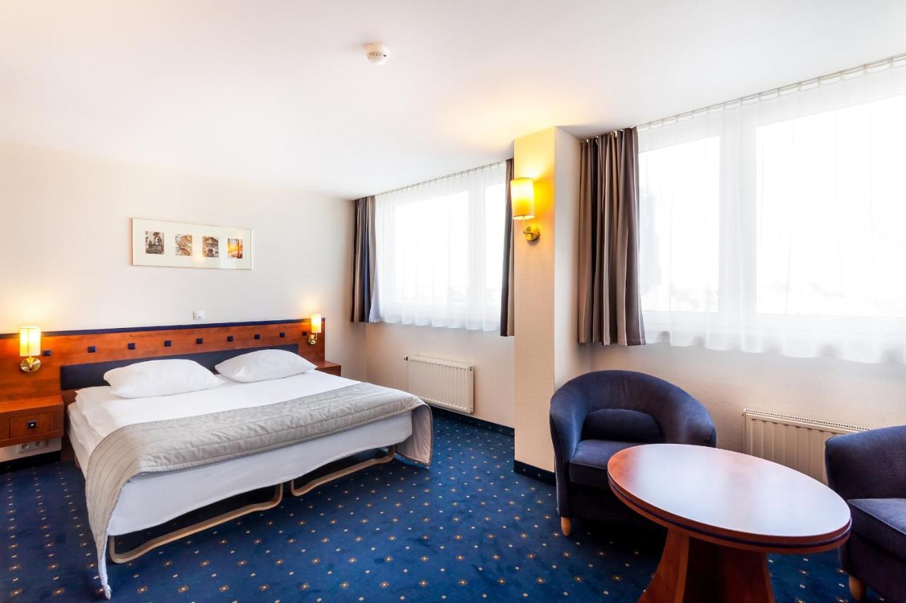 Qubus Hotel Legnica Chambre photo